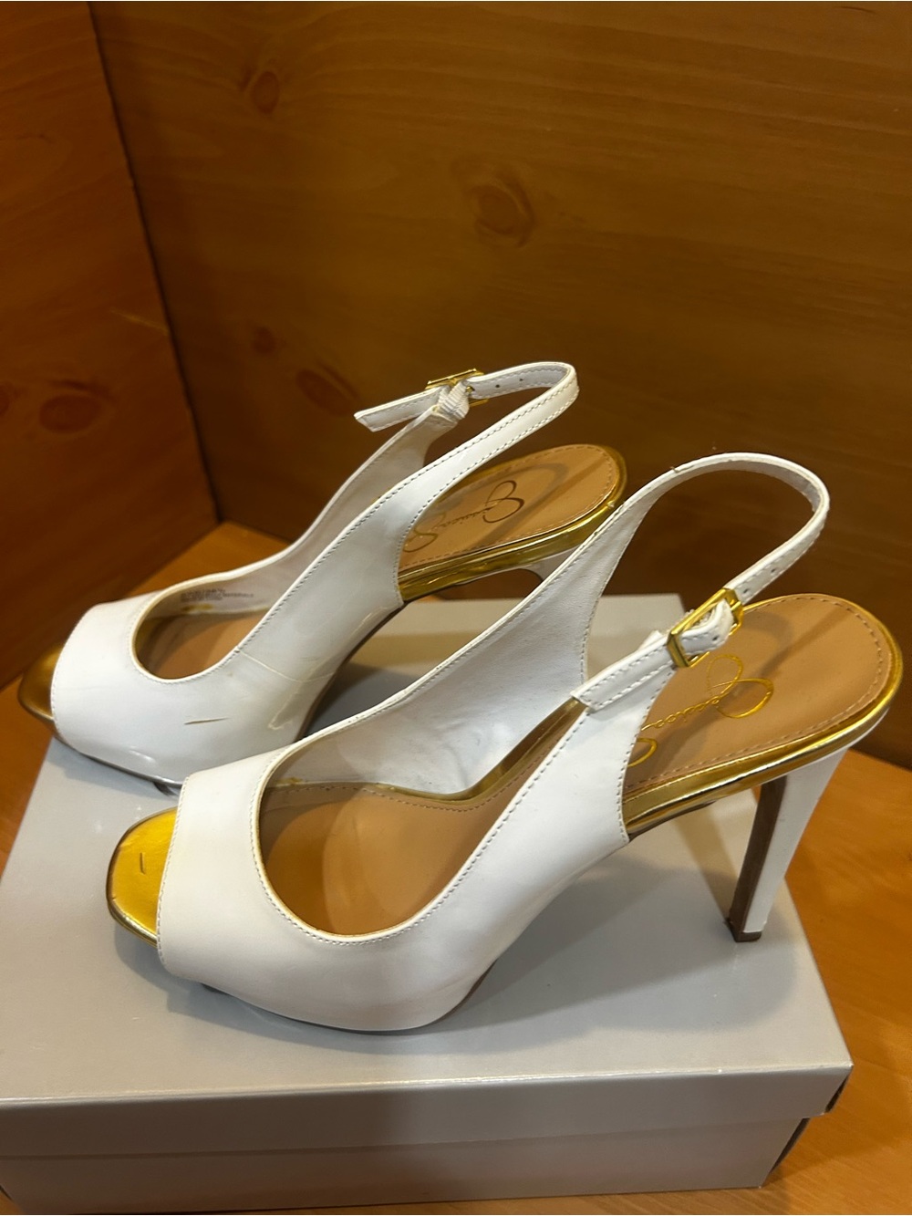 Jessica Simpson Barit White Gold Slingback Peep Toe Heels Size 8.